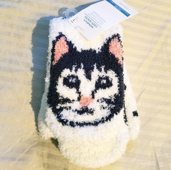 Old Navy Accessories - Fuzzy white and black cat socks NWT